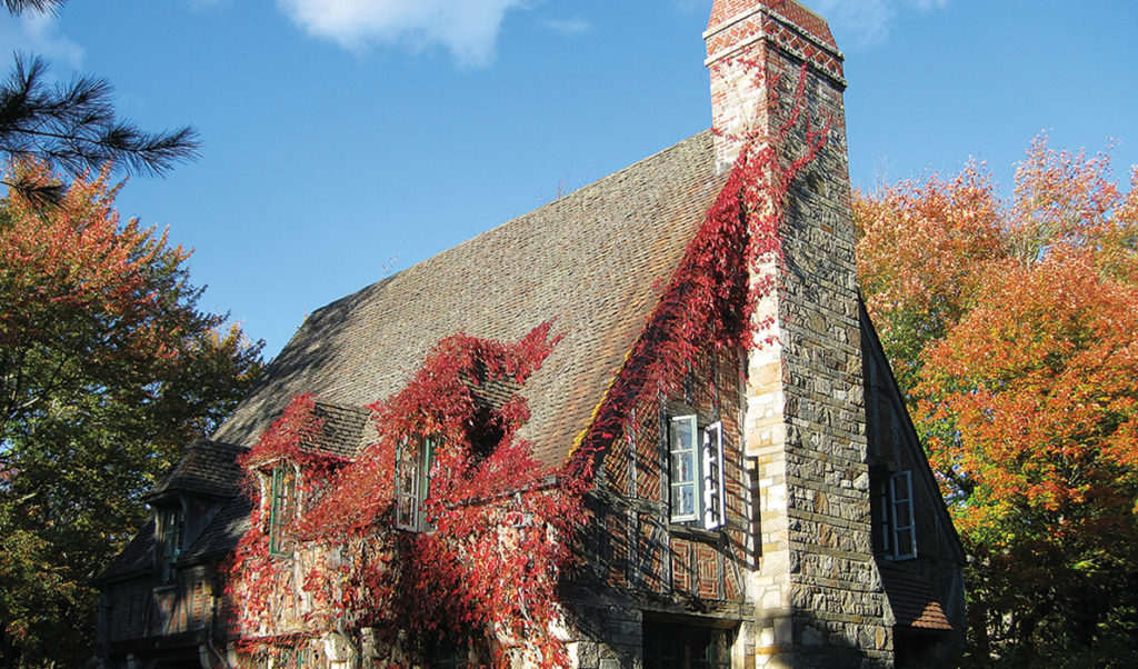 The gatehouse at the Jordan Pond House.
