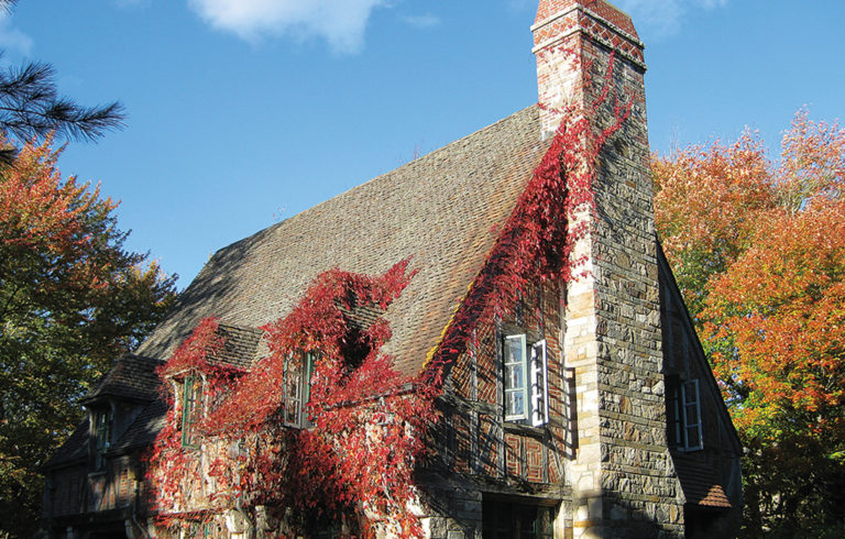 The gatehouse at the Jordan Pond House.