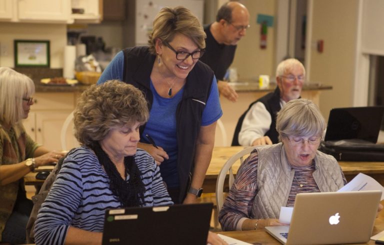 St. George residents and business owners take digital education workshop.