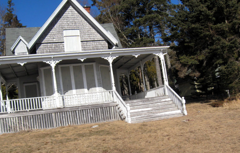 A summer house at Hancock Point