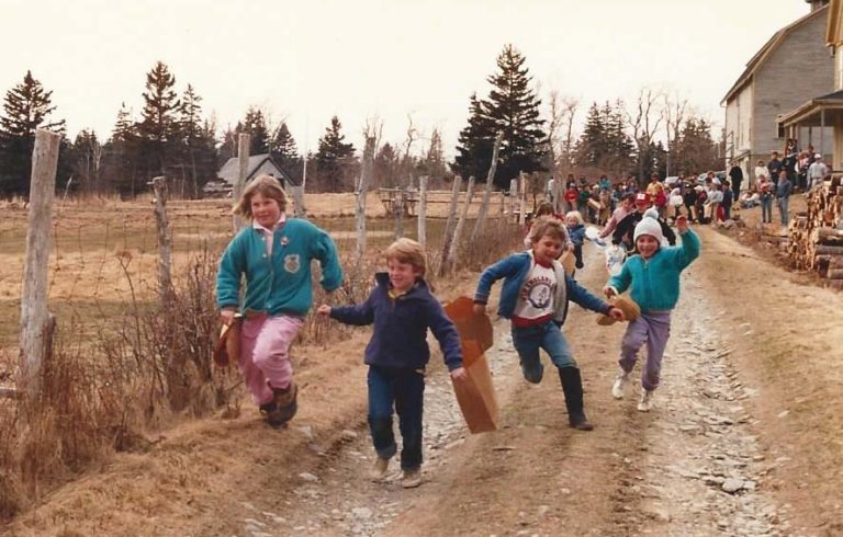Children take off in their hunt for the Easter eggs in this snapshot from decades ago.