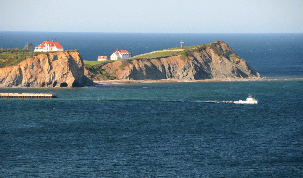 A scenic view along the coast of Percé