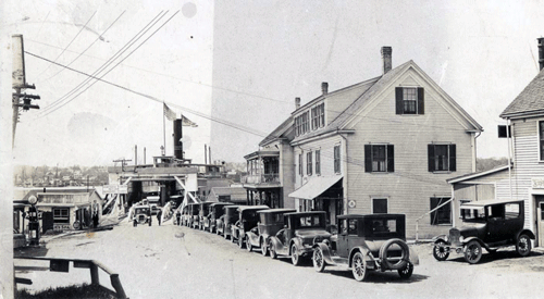 Cars lined up waiting for the ferry across the Kennebec River in Bath. PHOTO: COURTESY MAINE HISTORIC PRESERVATION COMMISSION