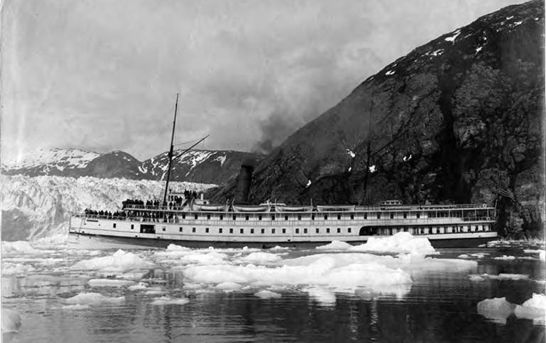 The steamship “Victorian” is in front of the Taku Glacier in 1900.