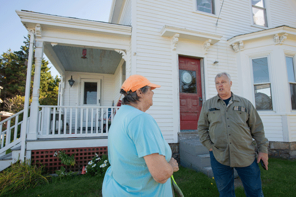 Scott chats with Ellen Bunker.