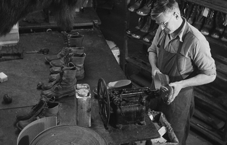 Detail ofA Kosti Ruohomaa photograph made at Freeport’s L.L. Bean. PHOTO: COURTESY PENOBSCOT MARINE MUSEUM