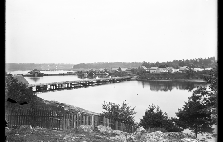 A photo from about 1900 shows what was once Winnegance Tide Mills, near where a bridge today carries Route 209 over Winnegance Creek. PHOTO: MAINE MARITIME MUSEUM