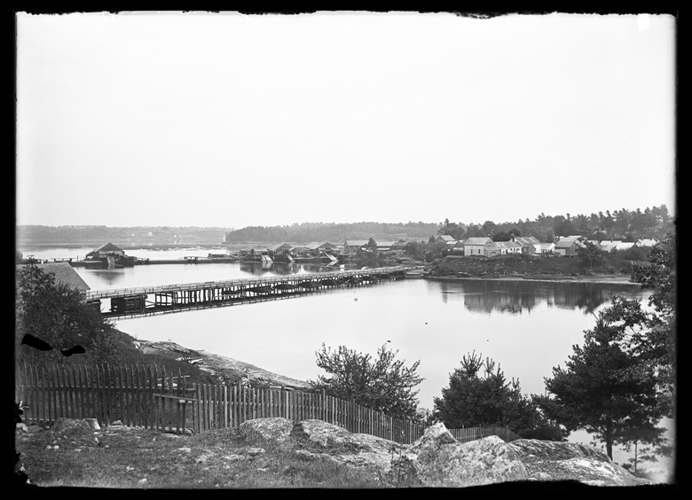 A photo from about 1900 shows what was once Winnegance Tide Mills, near where a bridge today carries Route 209 over Winnegance Creek. PHOTO: MAINE MARITIME MUSEUM