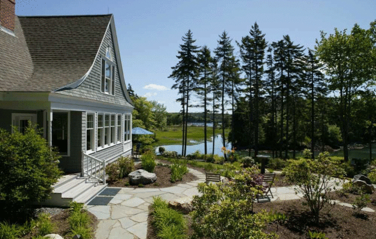 A house for sale in Harpswell.